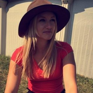 Meet your Posher, Ashley